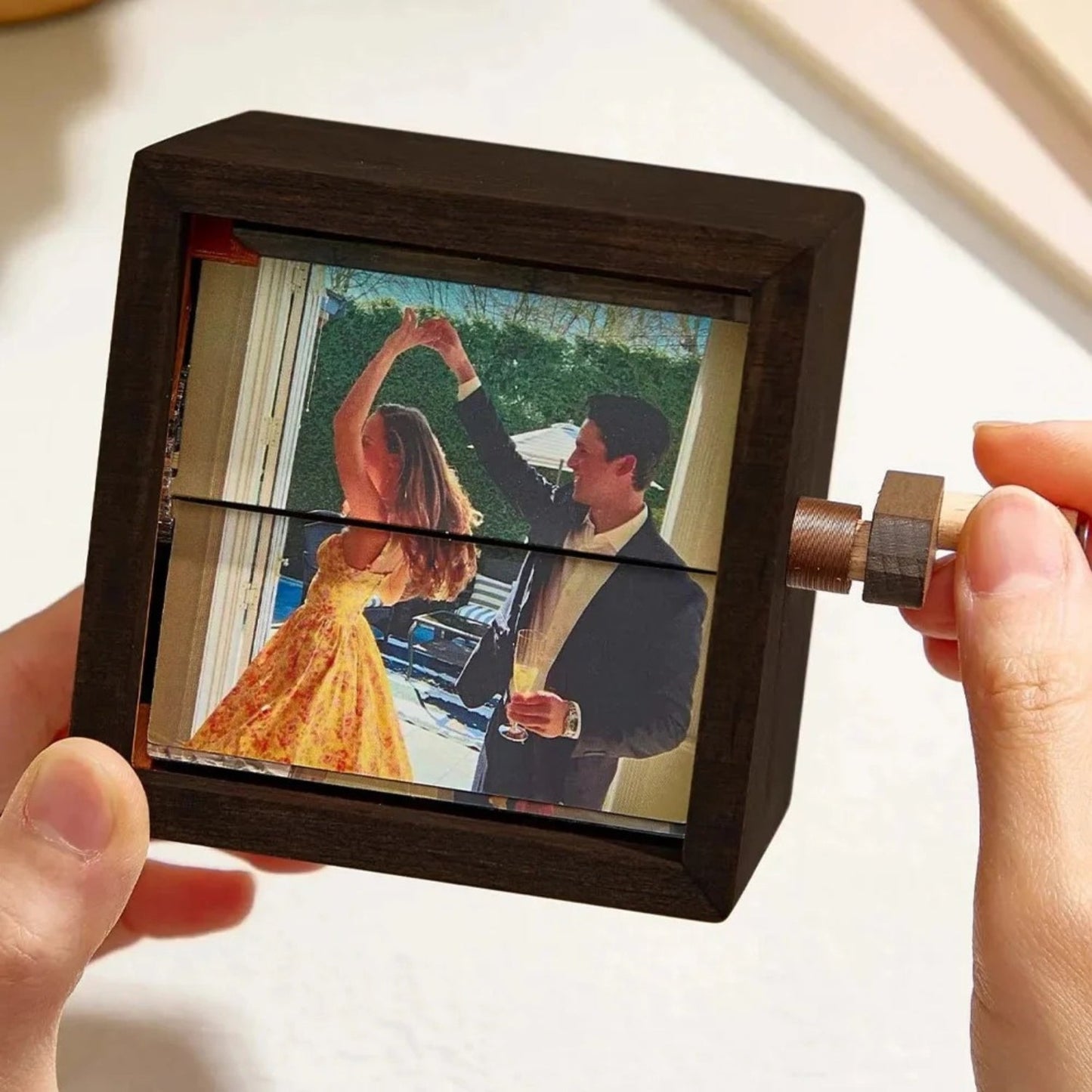 Dentoora™ - Luminous Photo Flipper Frame